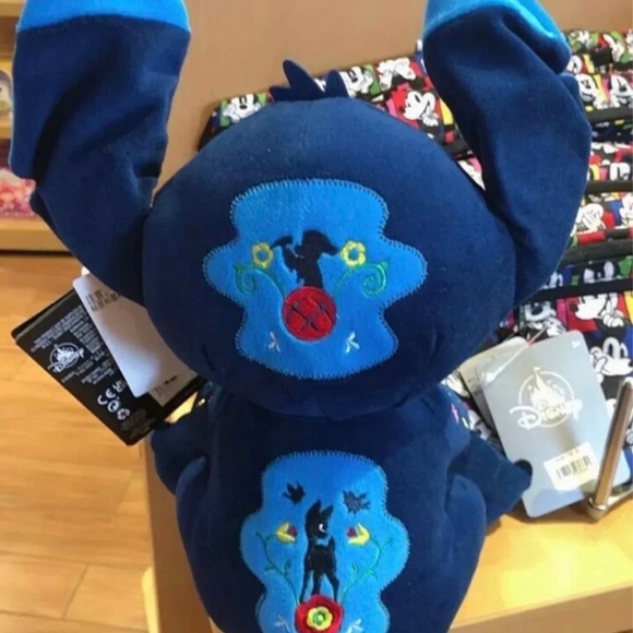 Stitch Crashes Snow White Disney Plush - Picture 2 of 2